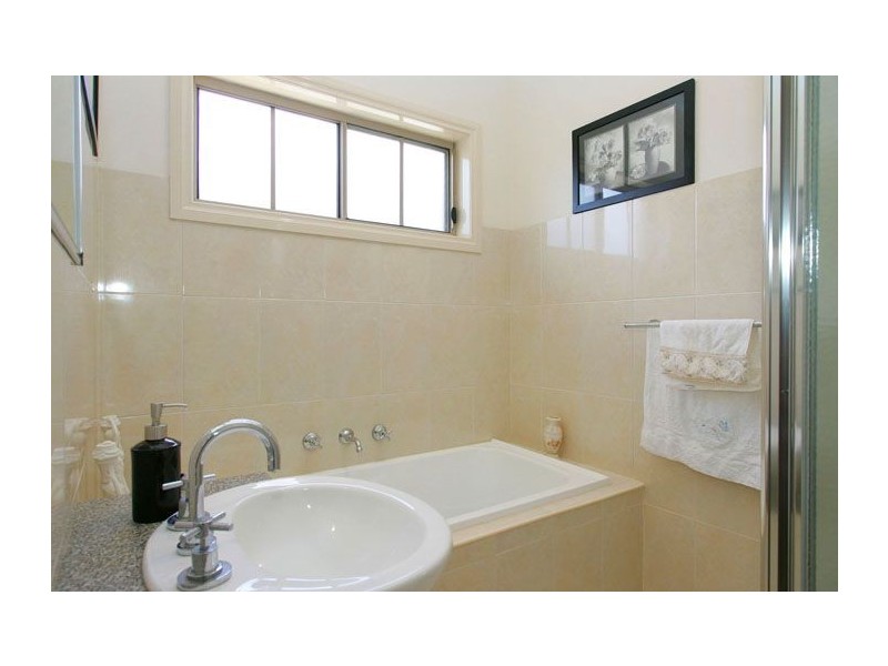 2/46 Waratah Avenue, Tullamarine VIC 3043