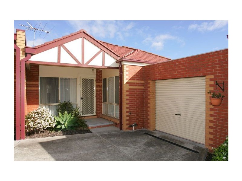 2/22 Osborne Avenue, Gladstone Park VIC 3043