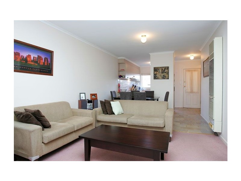 2/22 Osborne Avenue, Gladstone Park VIC 3043