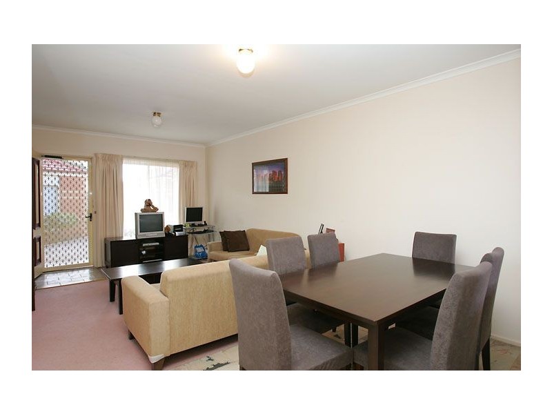 2/22 Osborne Avenue, Gladstone Park VIC 3043