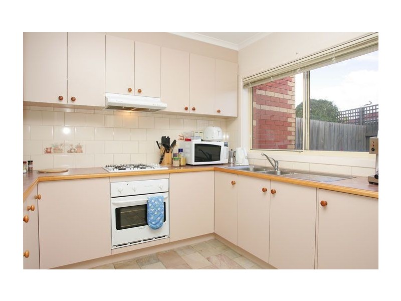 2/22 Osborne Avenue, Gladstone Park VIC 3043