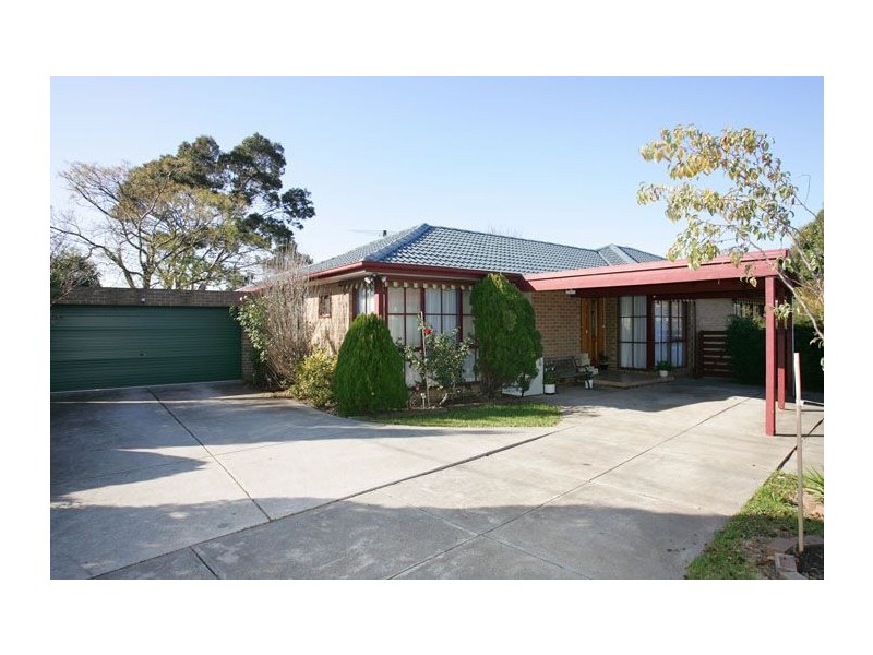 8 Gaynor Crescent, Gladstone Park VIC 3043