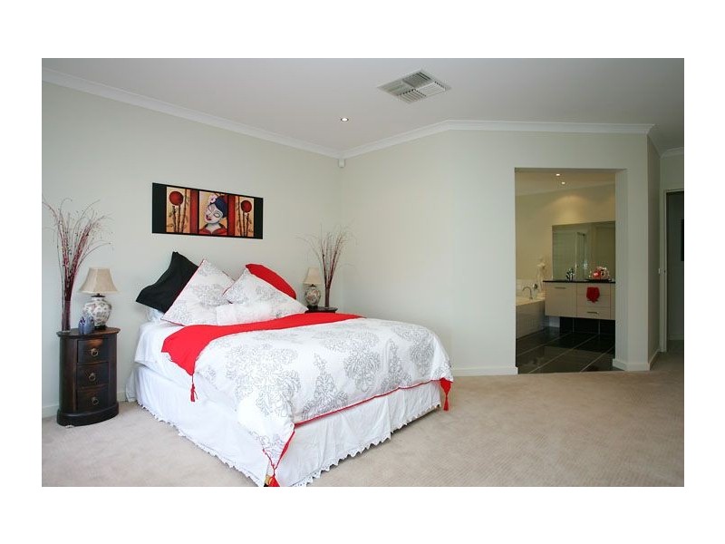 16 Threadneedle Street, Attwood VIC 3049