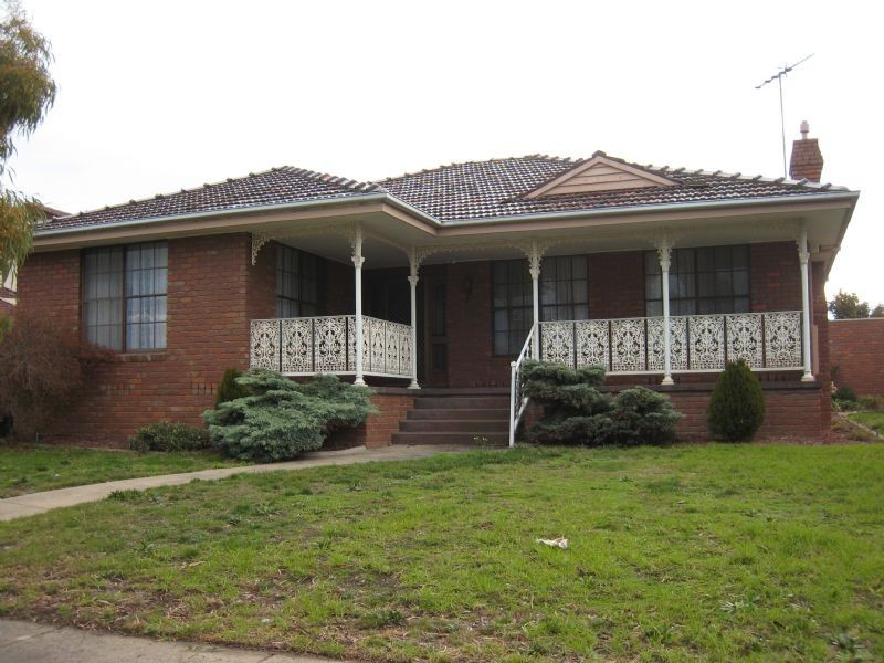 33 Rudstone Bend, Greenvale VIC 3059