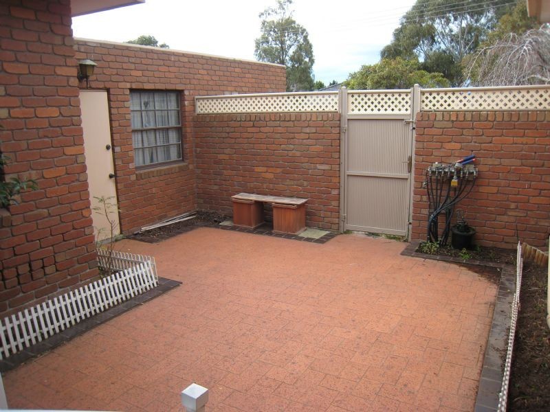 33 Rudstone Bend, Greenvale VIC 3059