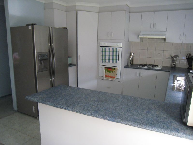 42 McIntyre Road, Roxburgh Park VIC 3064