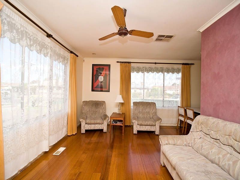 23 Gaynor Crescent, Gladstone Park VIC 3043
