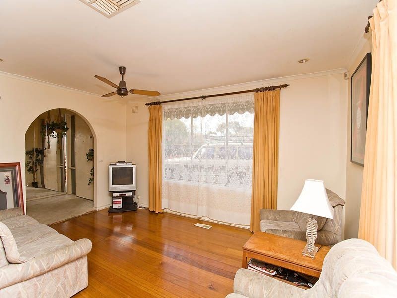 23 Gaynor Crescent, Gladstone Park VIC 3043