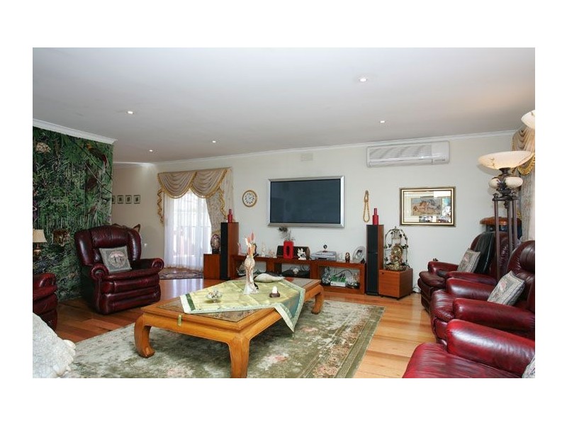 2 Archer Court, Gladstone Park VIC 3043