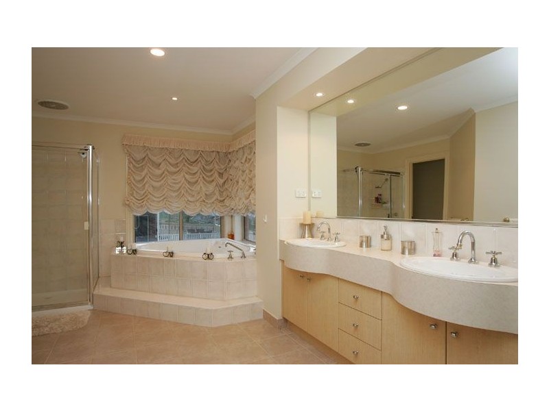 12 Linlithgow Way, Greenvale VIC 3059