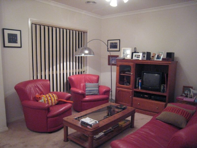 2/23 Waratah Avenue, Tullamarine VIC 3043