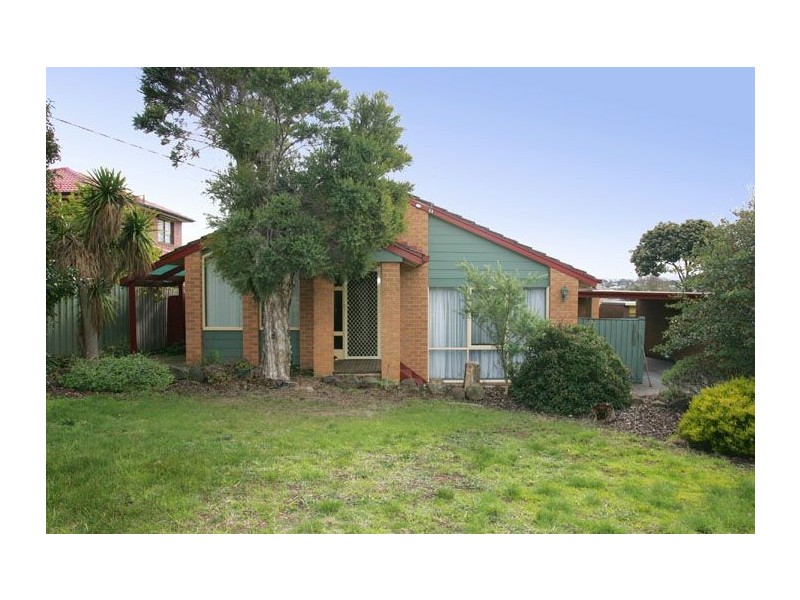 17 Clarke Drive, Gladstone Park VIC 3043