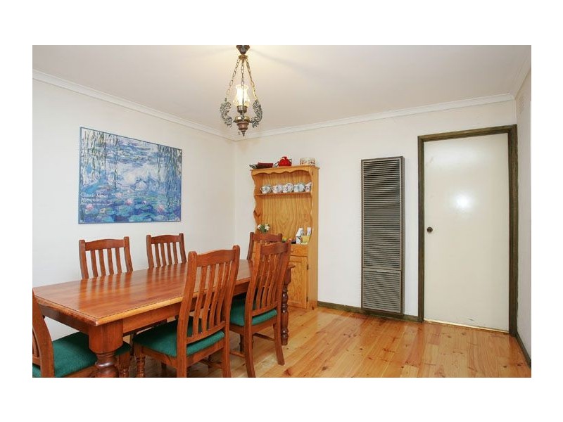 17 Clarke Drive, Gladstone Park VIC 3043