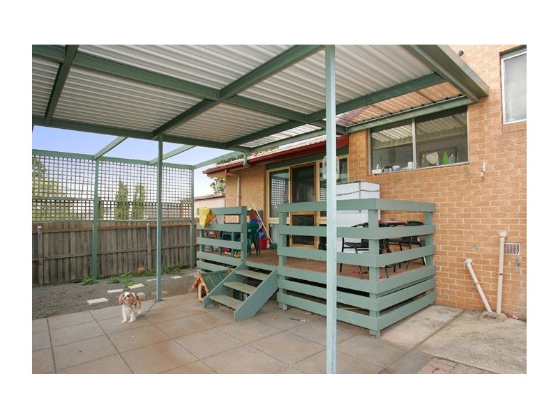 17 Clarke Drive, Gladstone Park VIC 3043