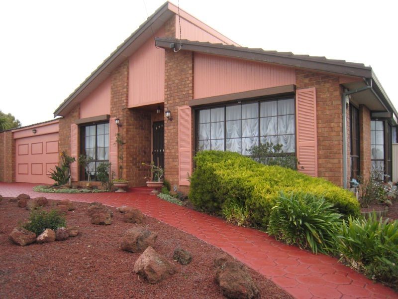 23 Trentham Drive, Gladstone Park VIC 3043