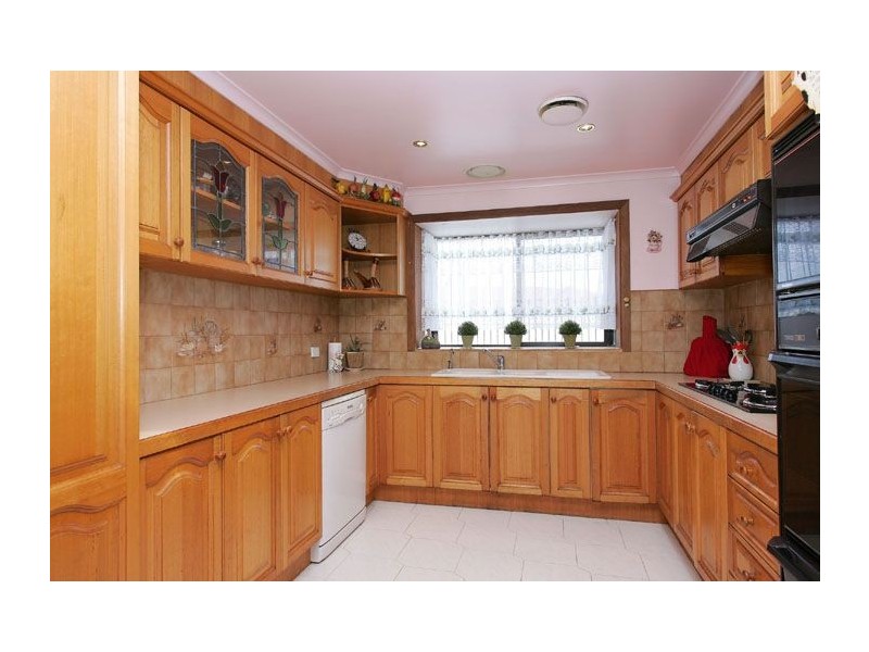 23 Trentham Drive, Gladstone Park VIC 3043