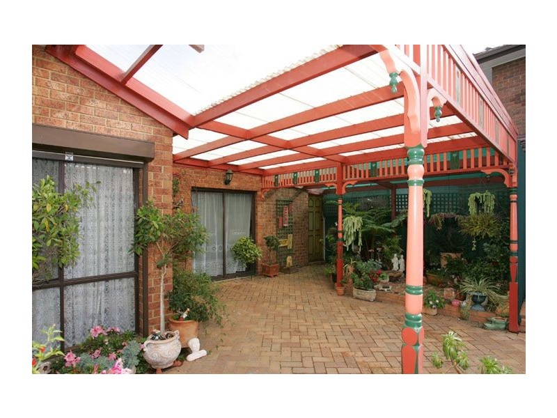 23 Trentham Drive, Gladstone Park VIC 3043