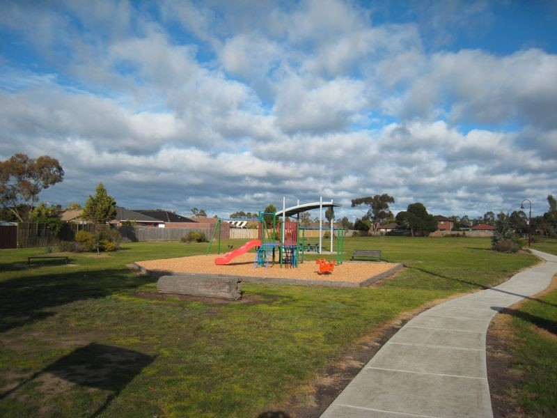 23 Trentham Drive, Gladstone Park VIC 3043