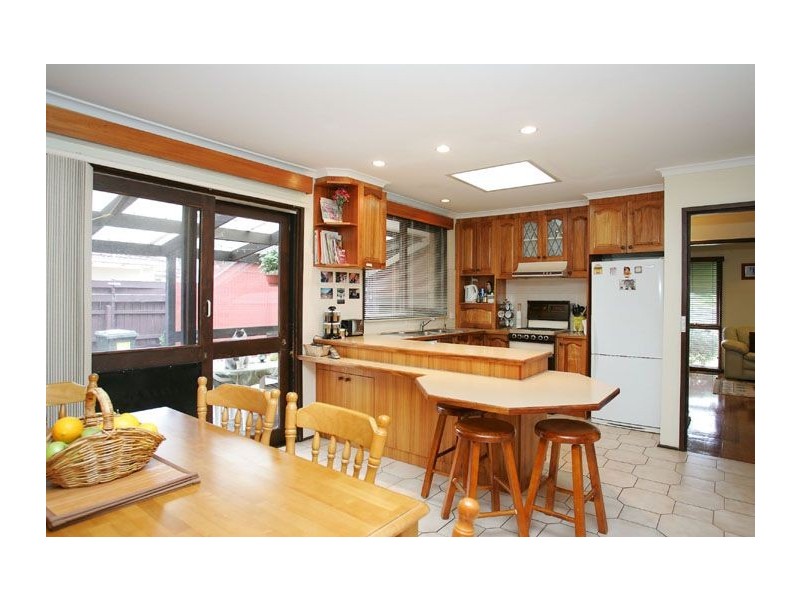 23 Barrington Crescent, Gladstone Park VIC 3043