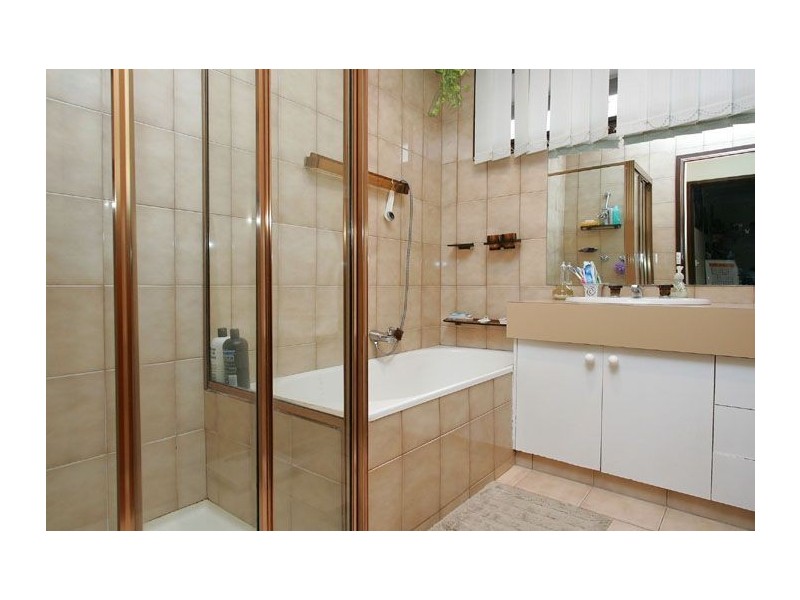 23 Barrington Crescent, Gladstone Park VIC 3043