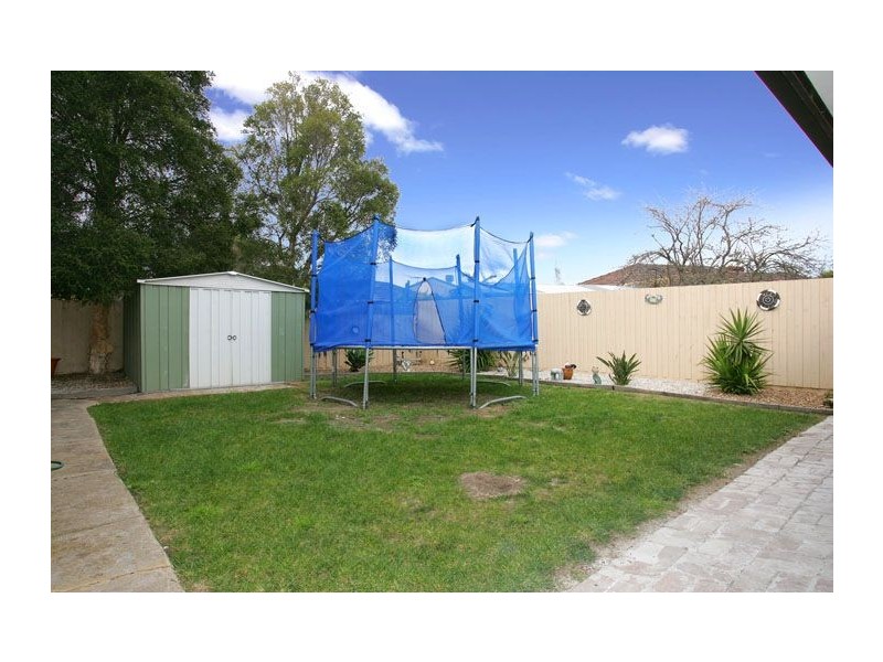 23 Barrington Crescent, Gladstone Park VIC 3043