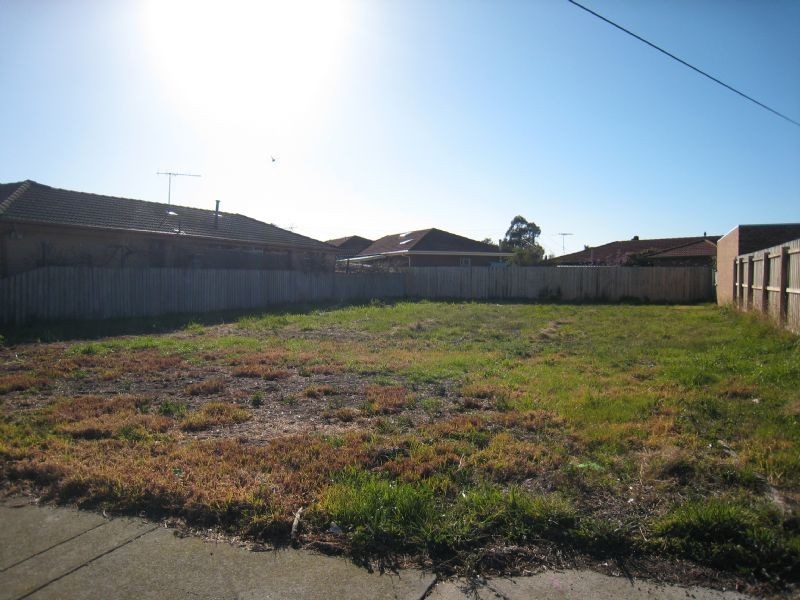 17 Trentham Drive, Gladstone Park VIC 3043