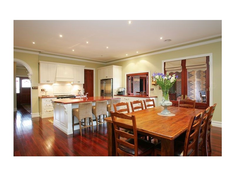 2 Kings College Court, Attwood VIC 3049