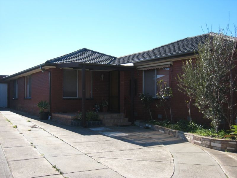 8 Hall Road, Gladstone Park VIC 3043