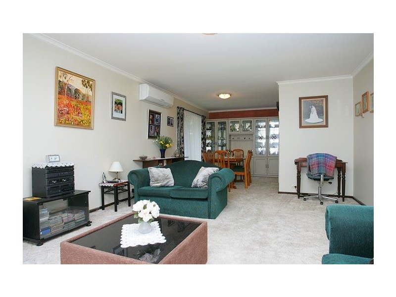 6 Booth Court, Gladstone Park VIC 3043