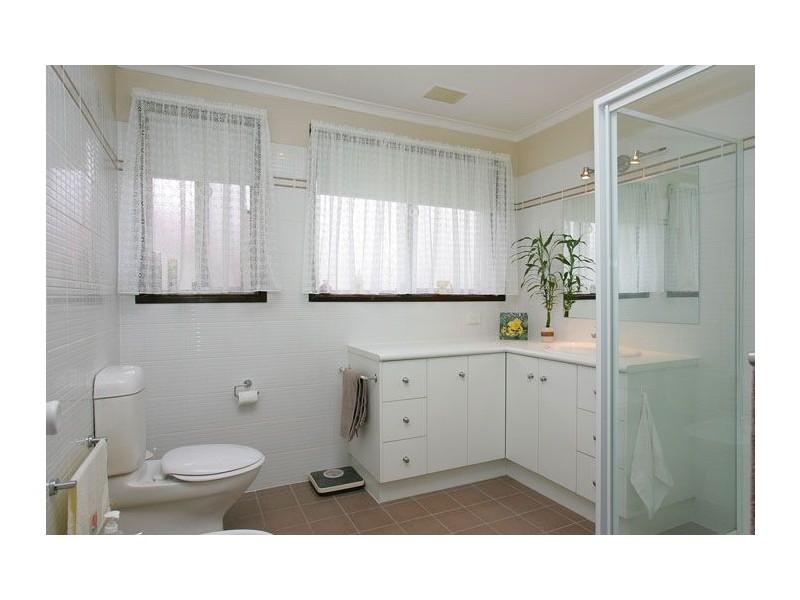 6 Booth Court, Gladstone Park VIC 3043