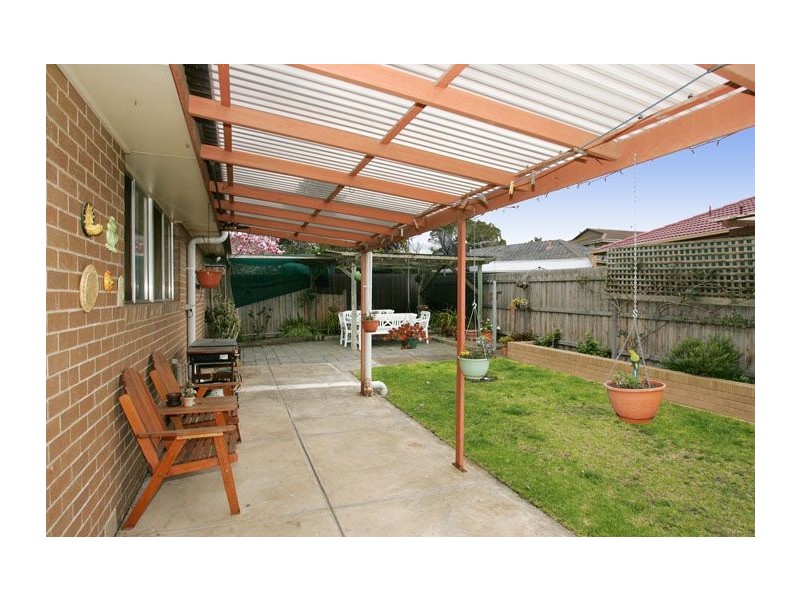 6 Booth Court, Gladstone Park VIC 3043