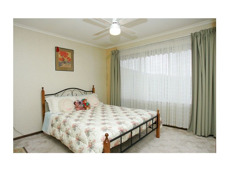 6 Booth Court, Gladstone Park VIC 3043