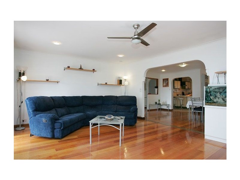 12 Parnell Crescent, Gladstone Park VIC 3043