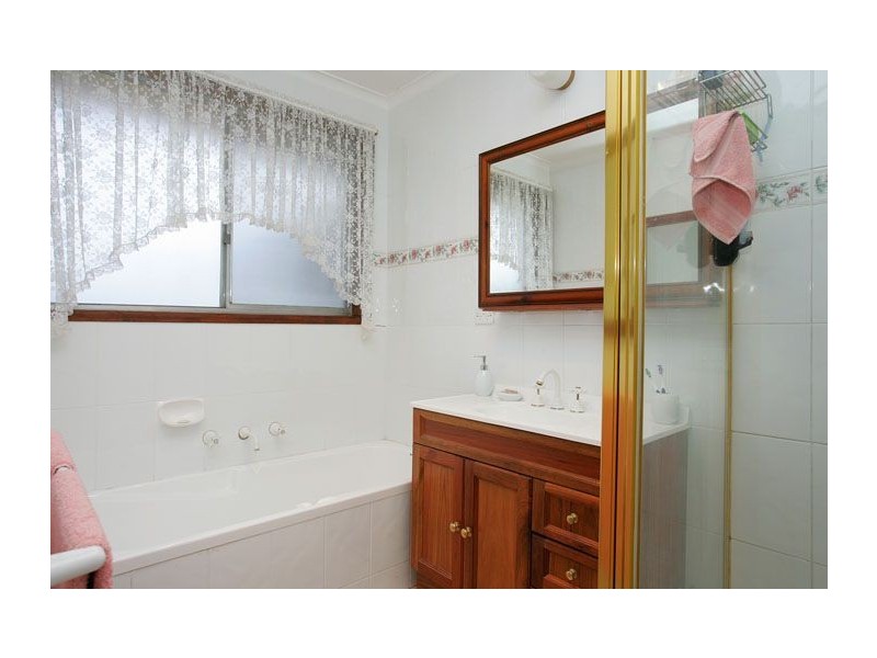 12 Parnell Crescent, Gladstone Park VIC 3043