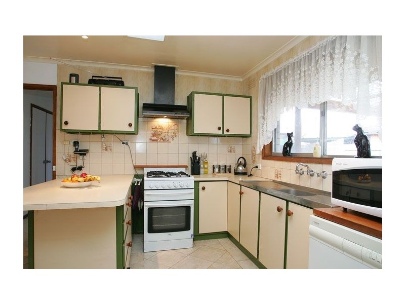 12 Parnell Crescent, Gladstone Park VIC 3043