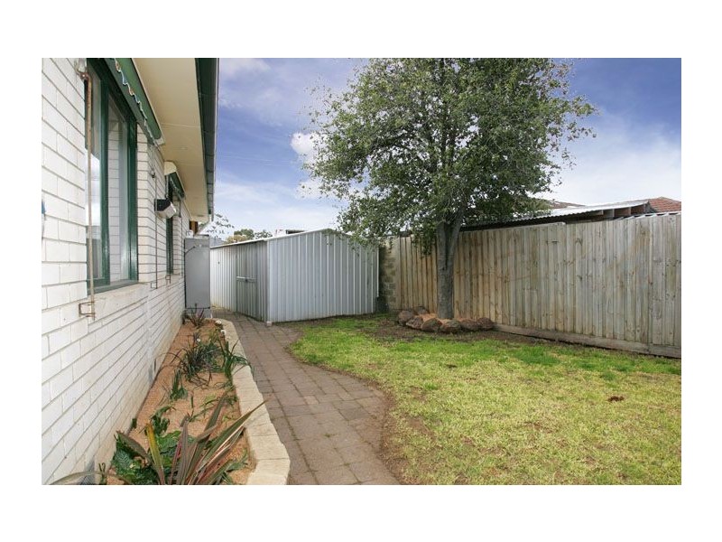 12 Parnell Crescent, Gladstone Park VIC 3043
