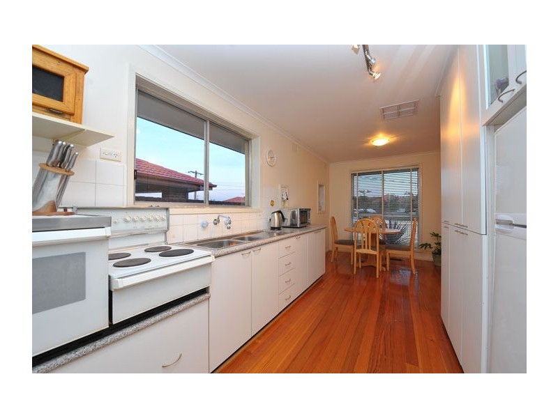 17 Vaucluse Avenue, Gladstone Park VIC 3043