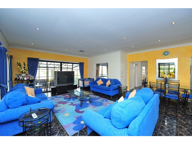 25 Lanark Way, Gowanbrae VIC 3043