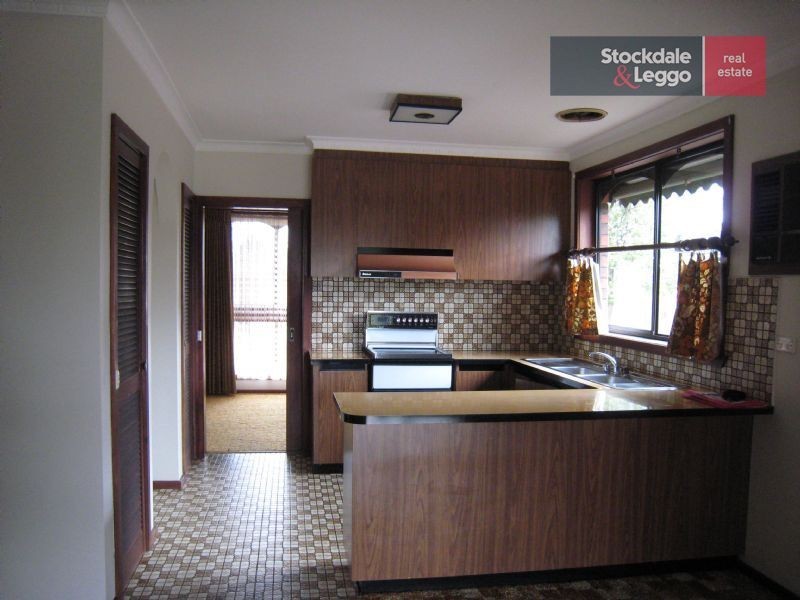 13 Gaynor Crescent, Gladstone Park VIC 3043