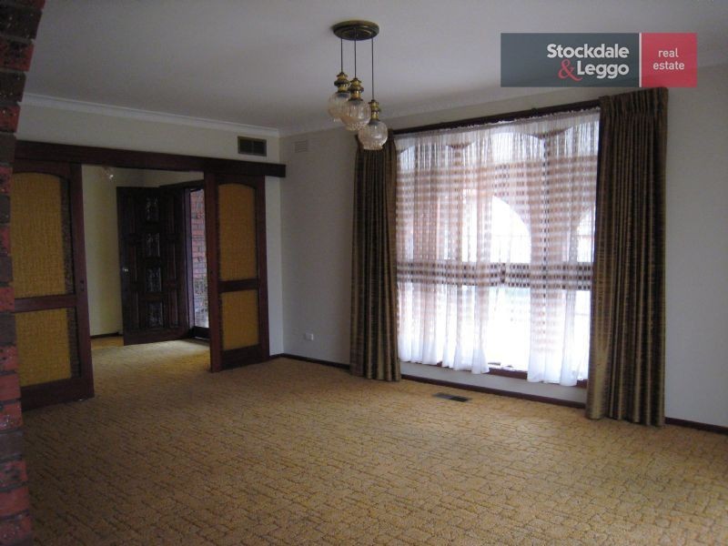 13 Gaynor Crescent, Gladstone Park VIC 3043