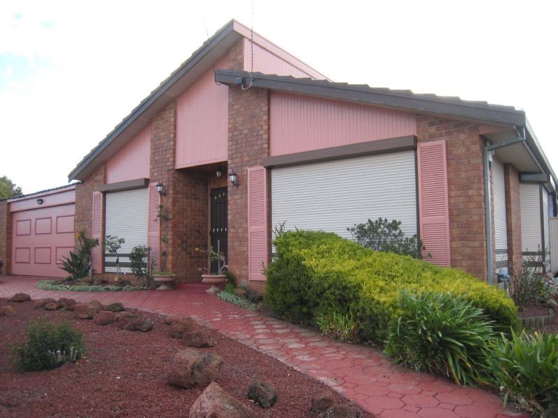 23 Trentham Drive, Gladstone Park VIC 3043