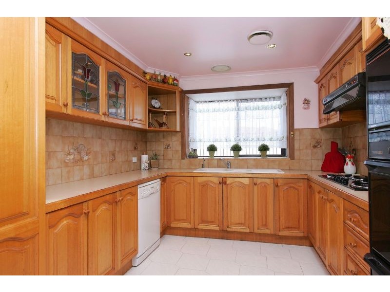 23 Trentham Drive, Gladstone Park VIC 3043