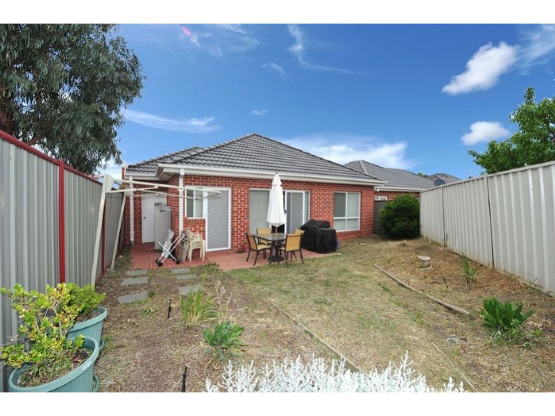 30 Balerno Circ, Gowanbrae VIC 3043
