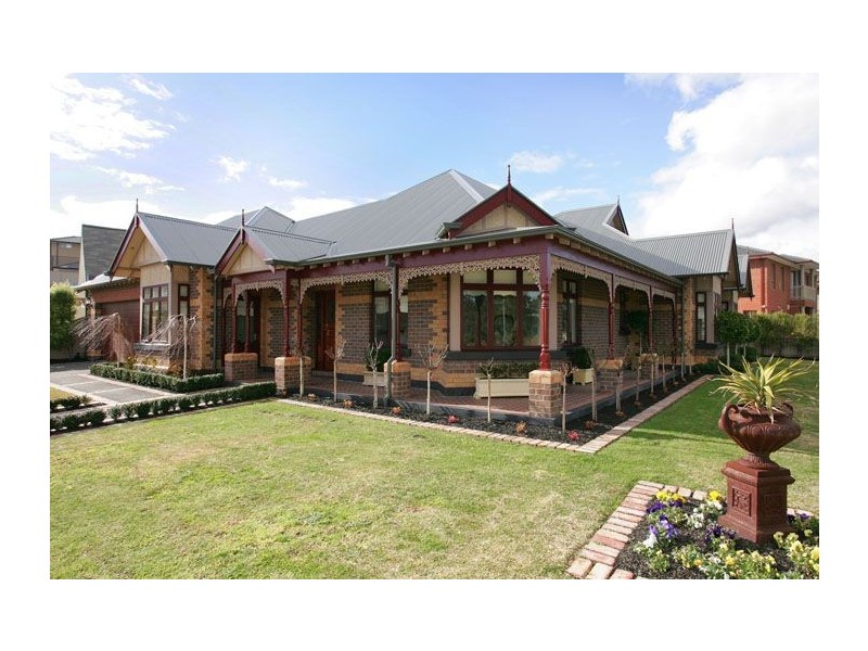 2 Kings College Court, Essendon VIC 3040