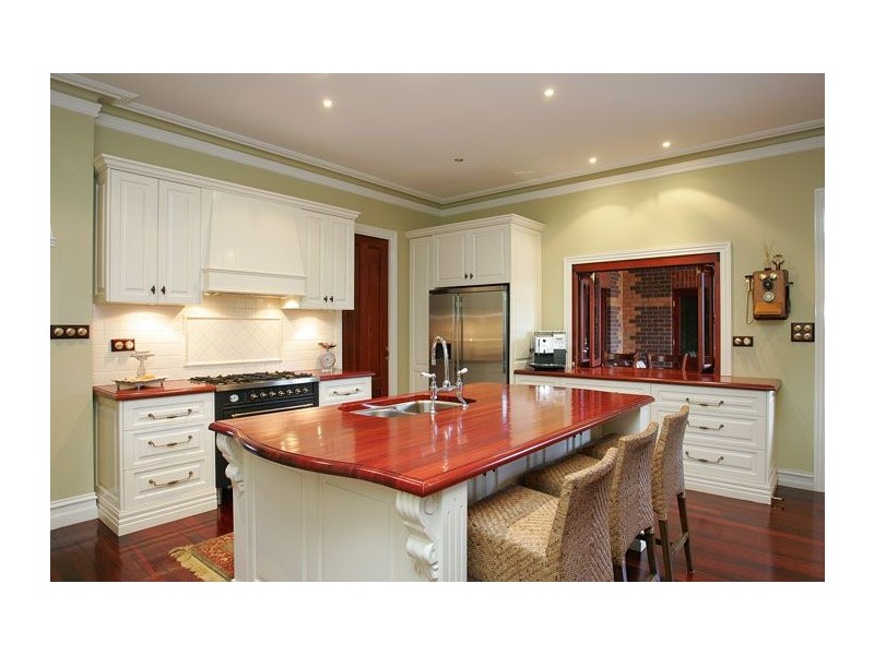 2 Kings College Court, Essendon VIC 3040