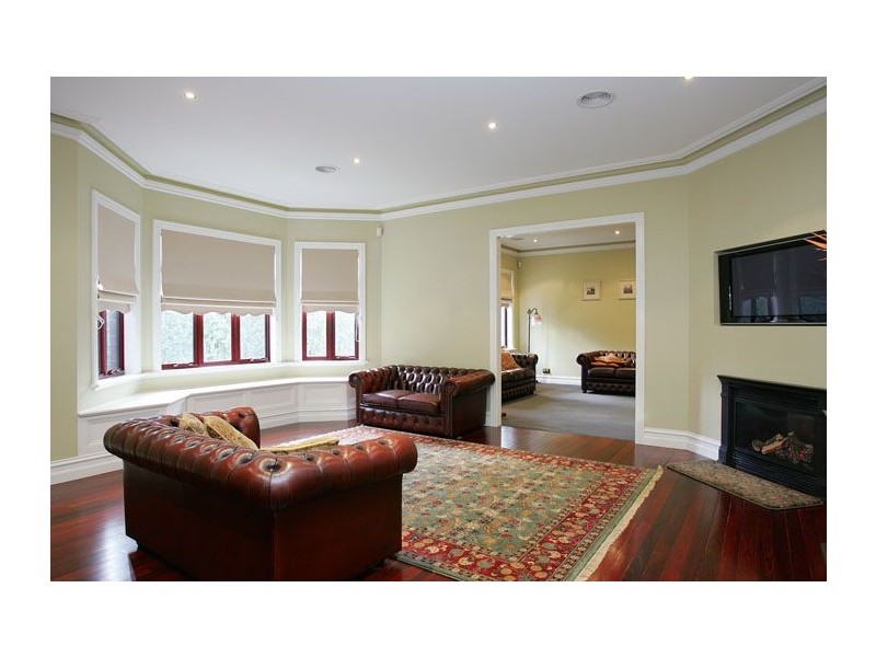 2 Kings College Court, Essendon VIC 3040