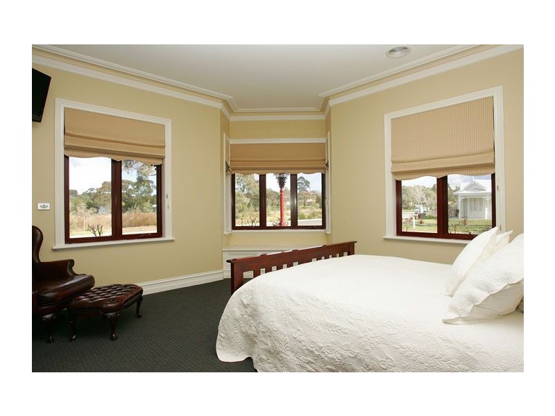 2 Kings College Court, Essendon VIC 3040