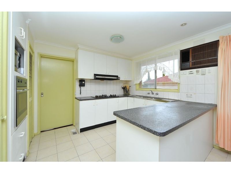 5 Duggan Place, Gladstone Park VIC 3043