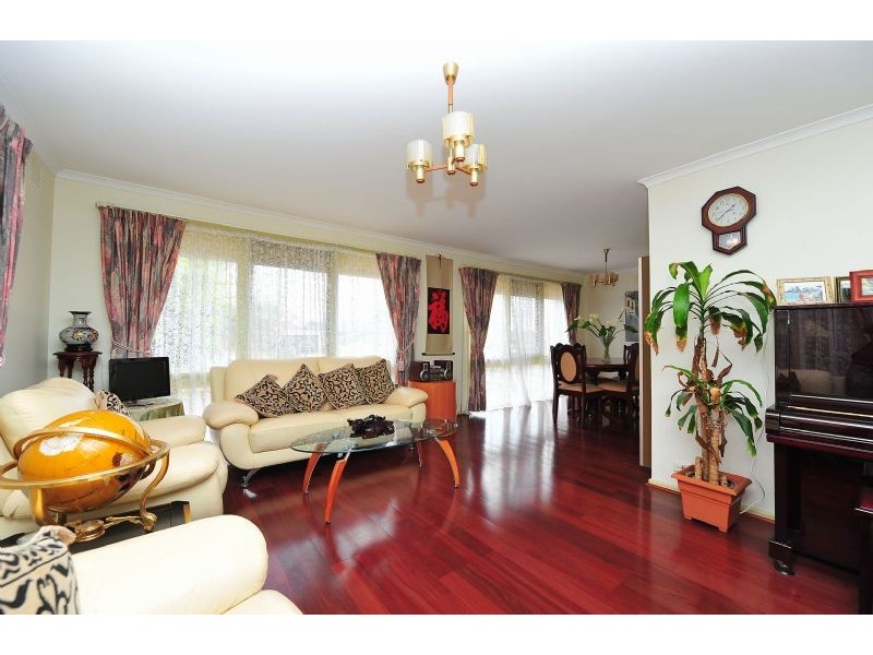 5 Duggan Place, Gladstone Park VIC 3043