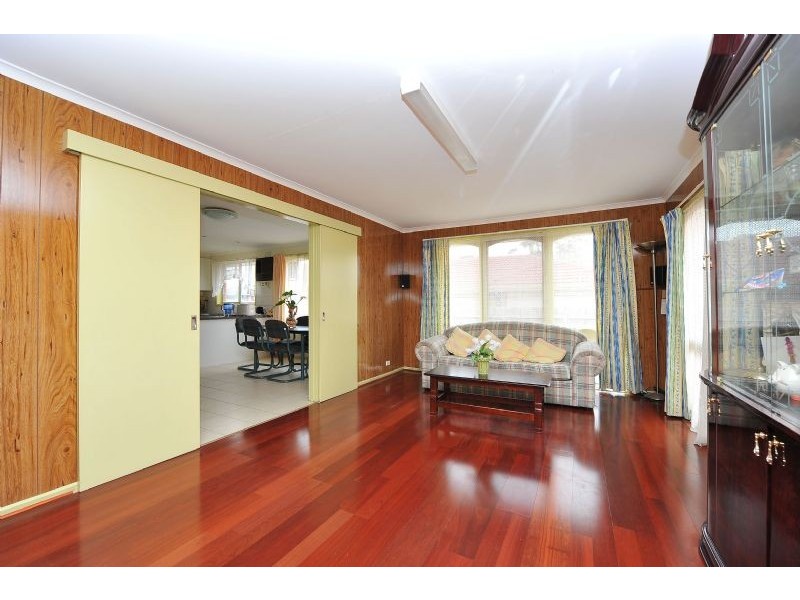 5 Duggan Place, Gladstone Park VIC 3043